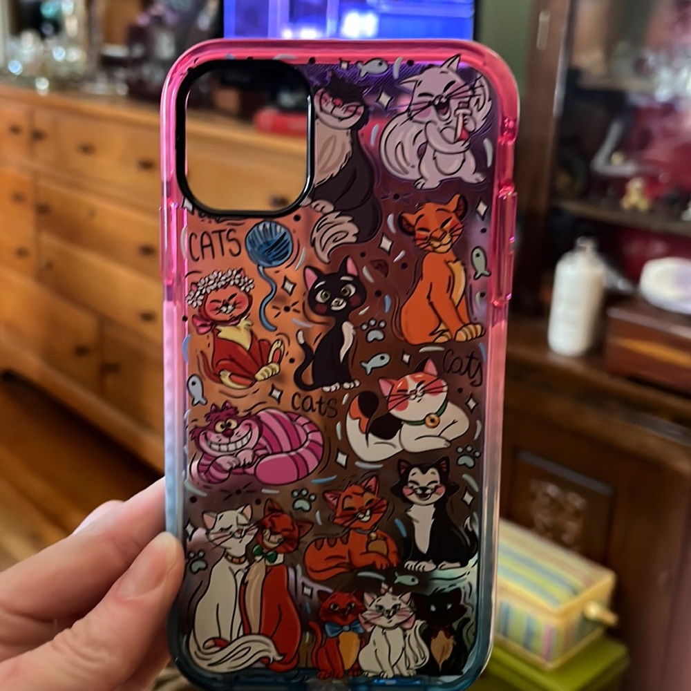 iPhone 11 get it creation Disney cats